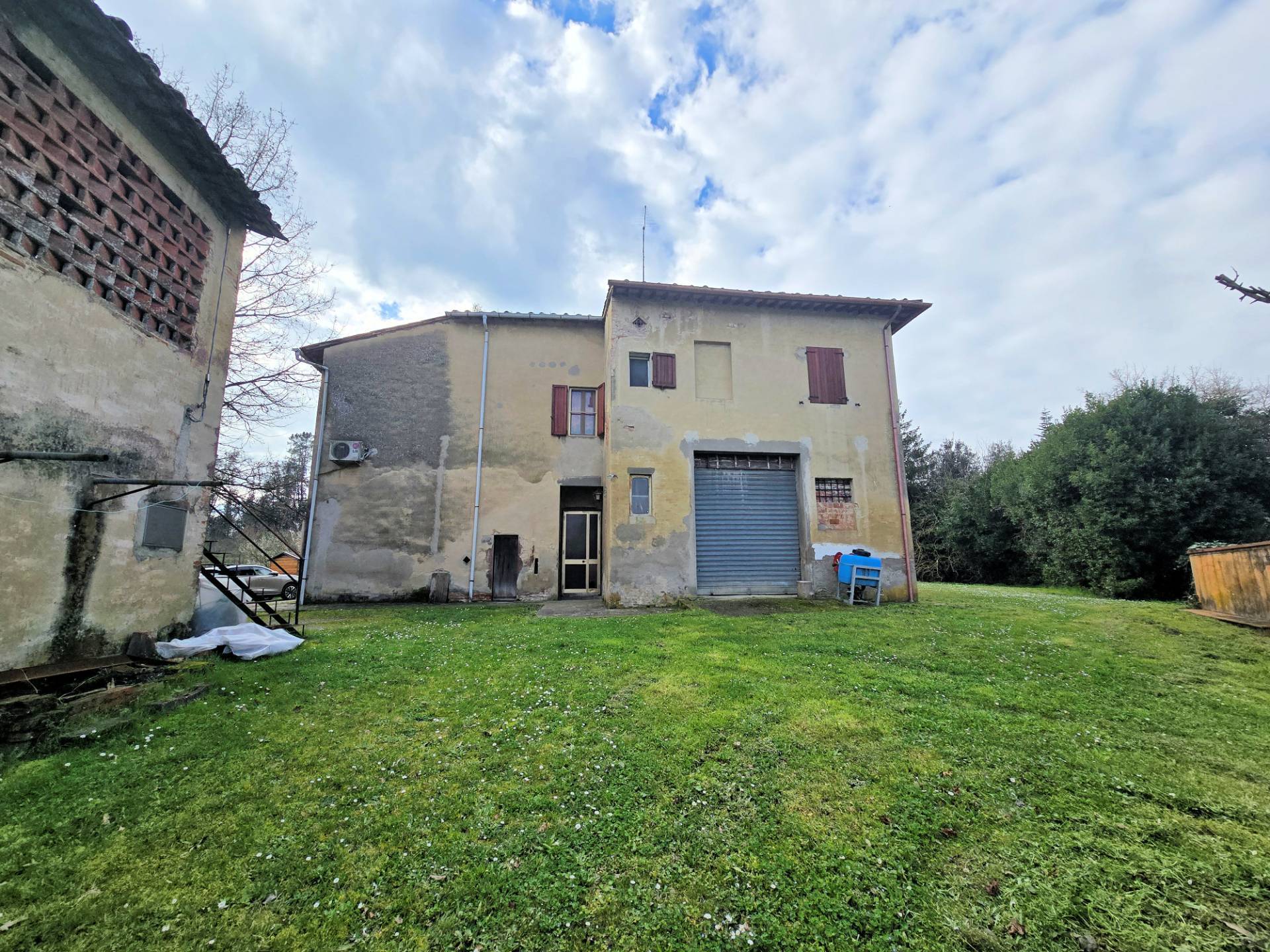 Casale con annessi ampio terreno e vista panoramica in vendita a Fucecchio, Ponte a Cappiano