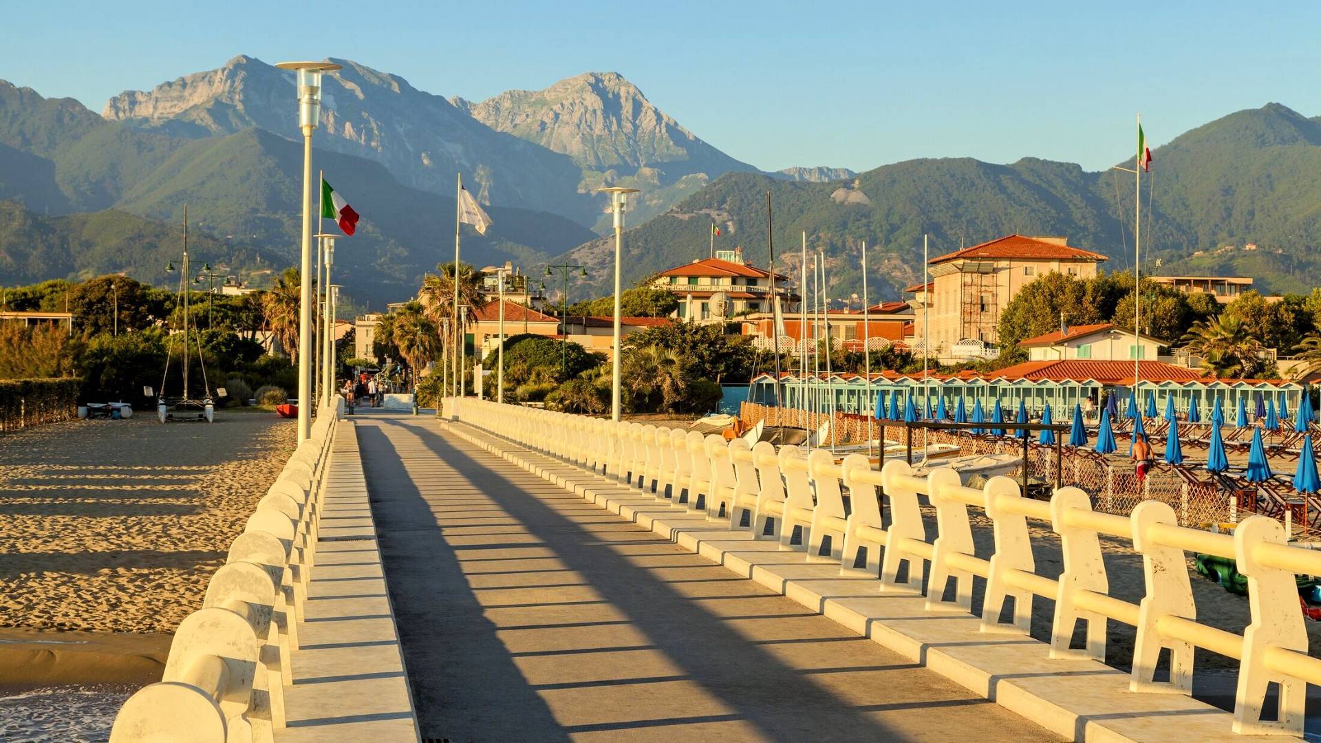 Villa di ampia superficie da ristrutturare con ampio giardino in ottima zona residenziale in vendita