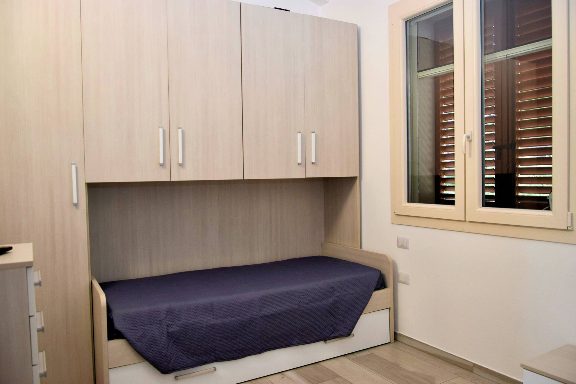 Appartamento al piano primo angolare con giardino privato in complesso residenziale di recente costr