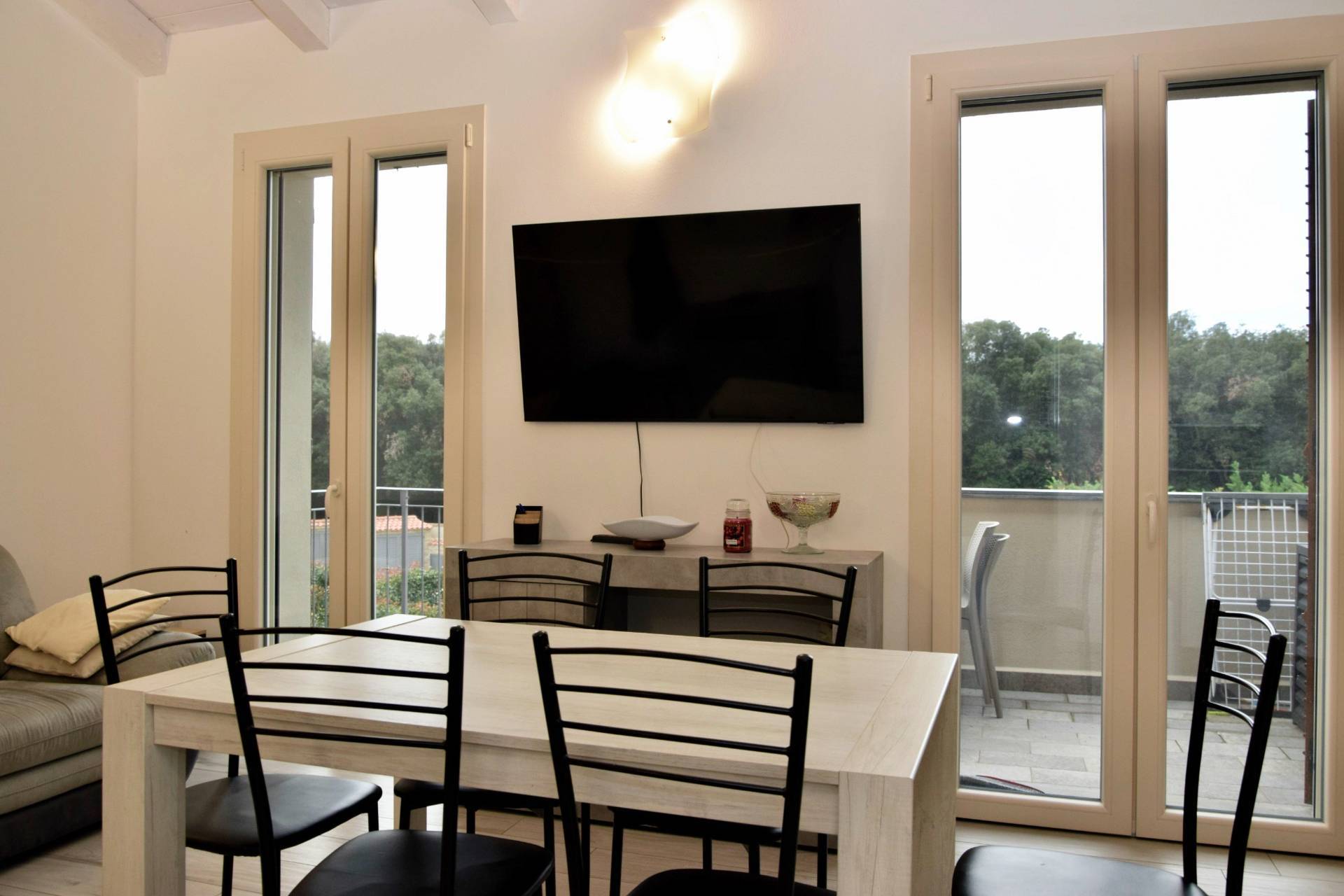 Appartamento al piano primo angolare con giardino privato in complesso residenziale di recente costr