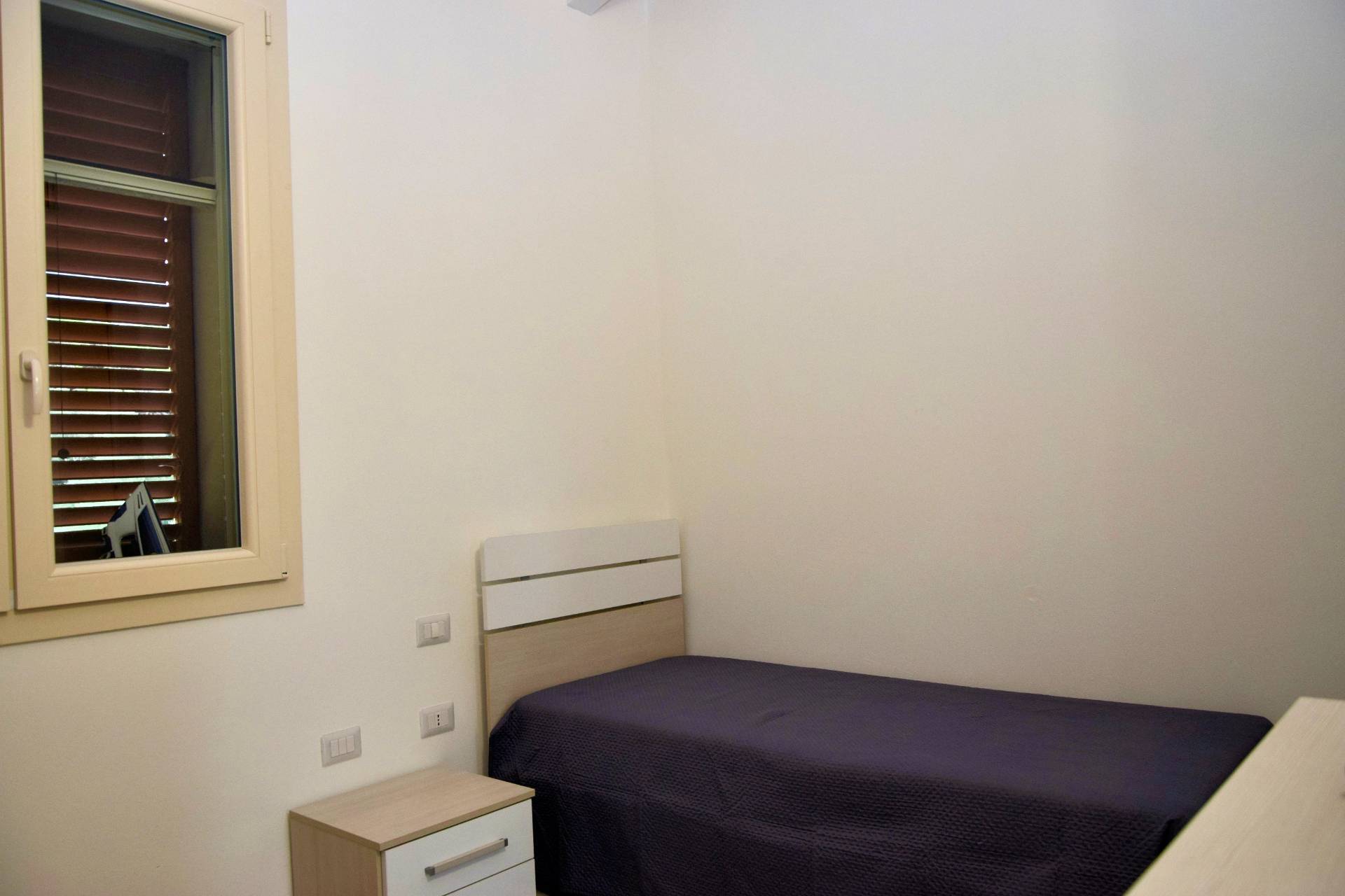 Appartamento al piano primo angolare con giardino privato in complesso residenziale di recente costr