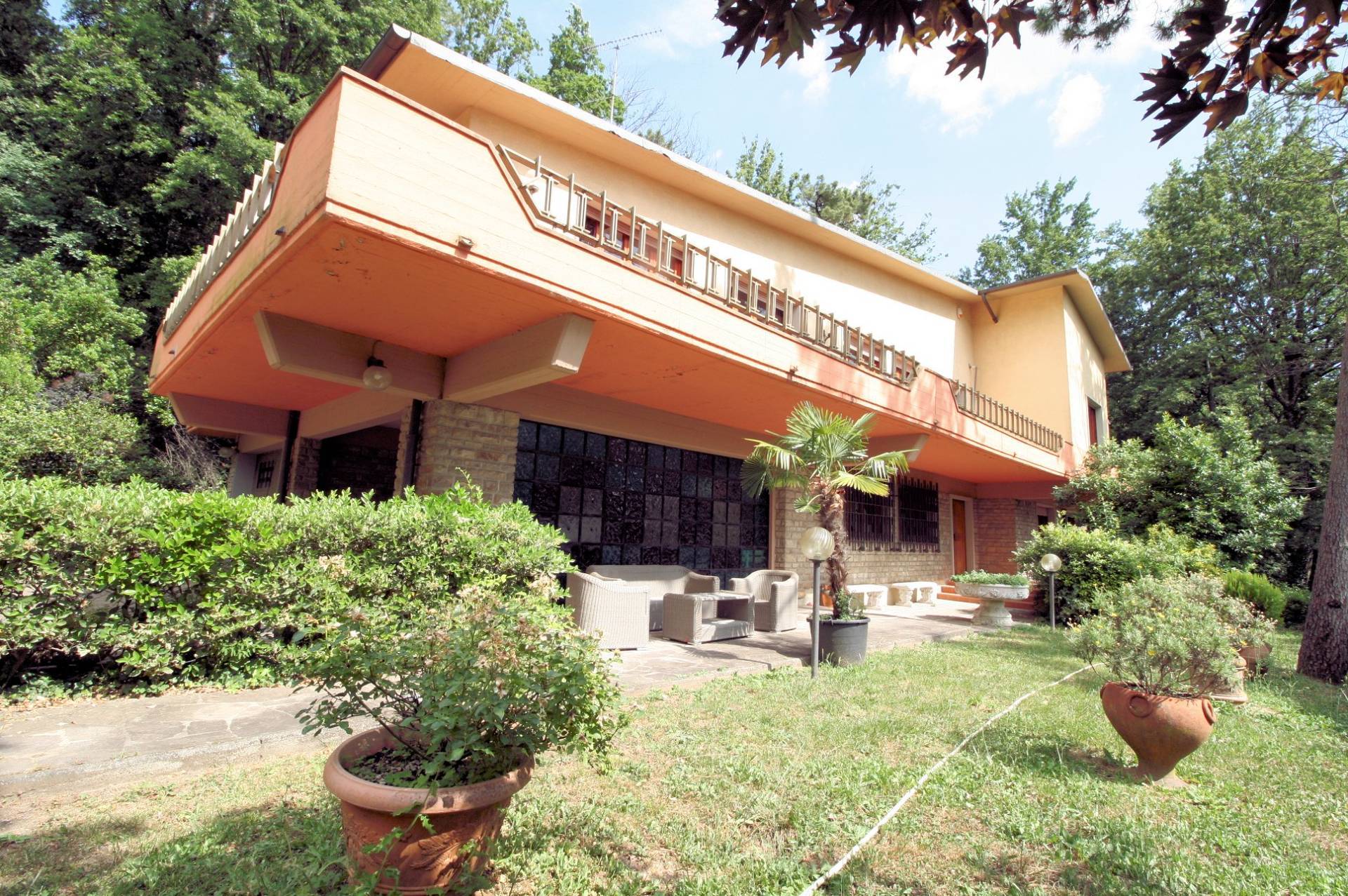 Villa unifamiliare di ampia superficie con giardino in vendita a Montemurlo, Bagnolo