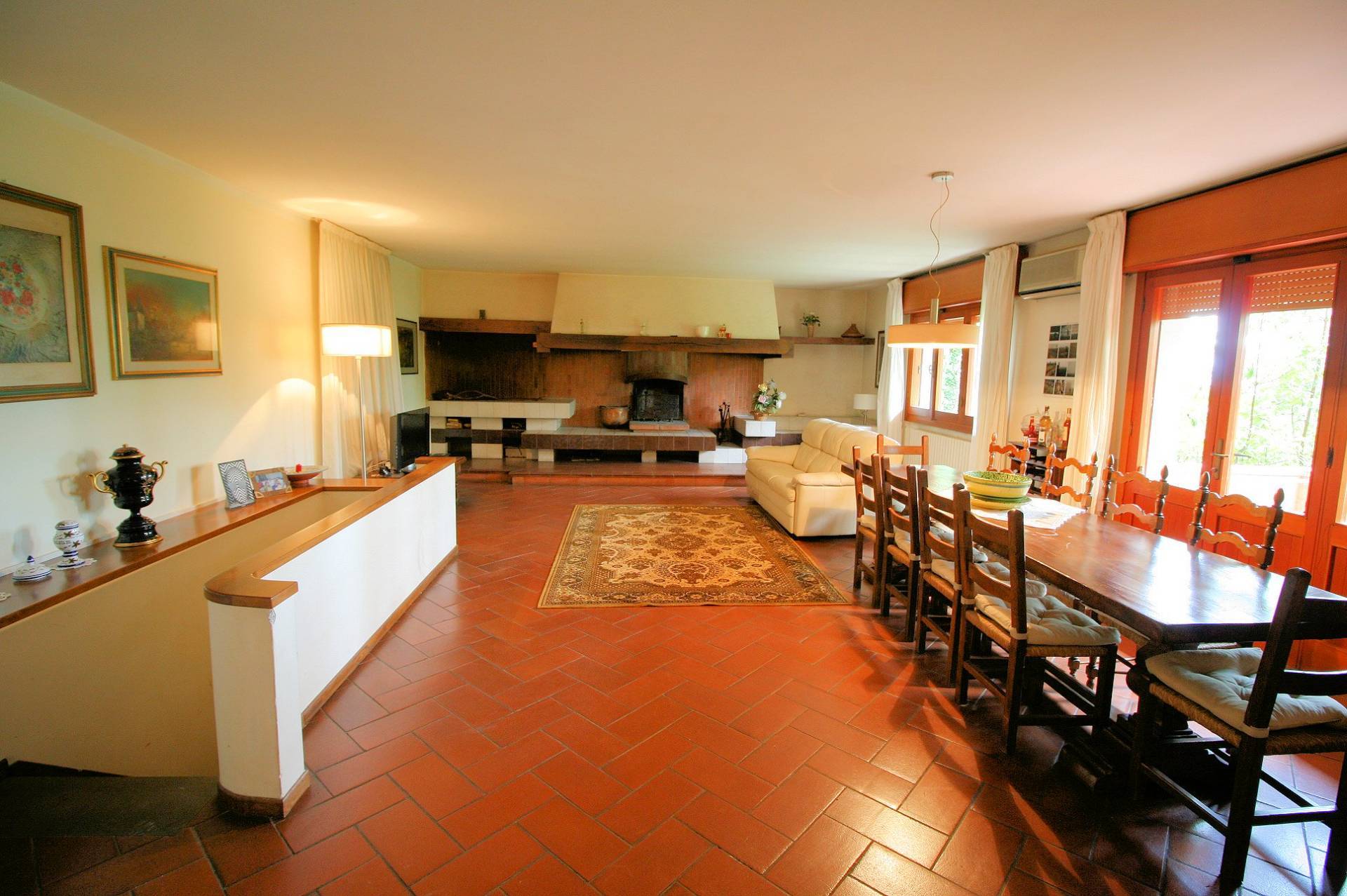 Villa unifamiliare di ampia superficie con giardino in vendita a Montemurlo, Bagnolo