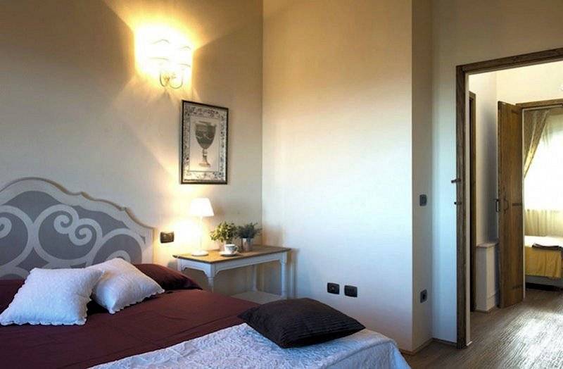 Porzione terratetto di villa bifamiliare con giardino privato e piscina condominiale in vendita a Ch