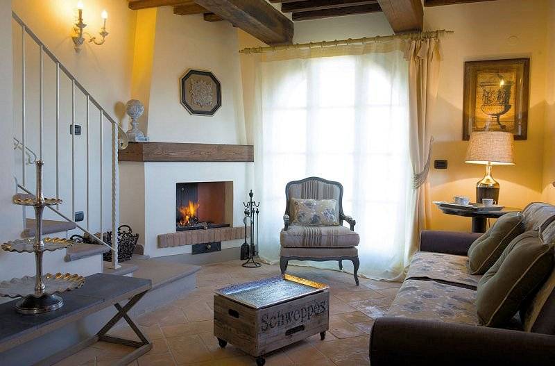 Porzione terratetto di villa bifamiliare con giardino privato e piscina condominiale in vendita a Ch