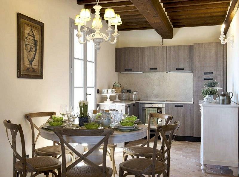 Porzione terratetto di villa bifamiliare con giardino privato e piscina condominiale in vendita a Ch