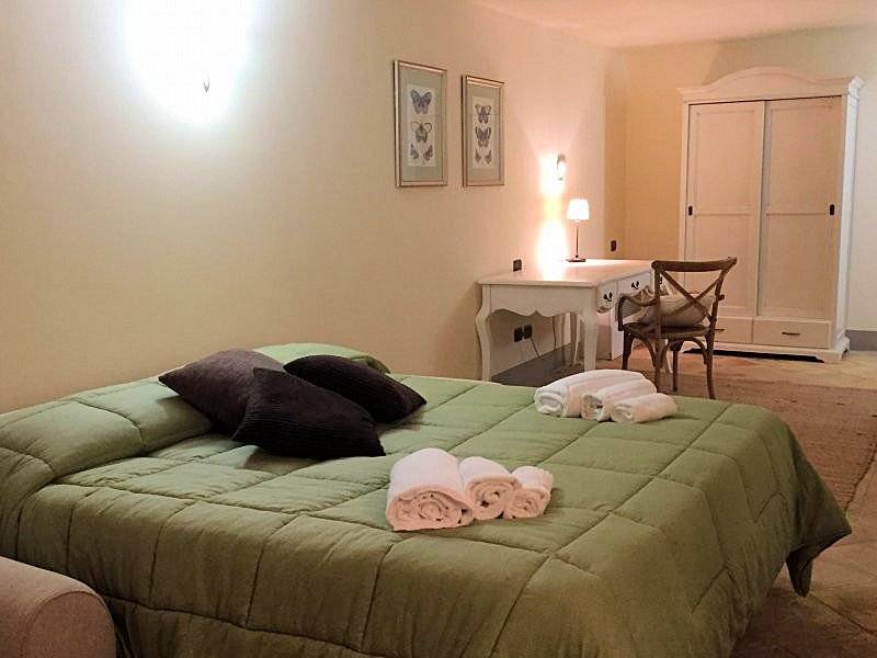 Porzione terratetto di villa bifamiliare con giardino privato e piscina condominiale in vendita a Ch