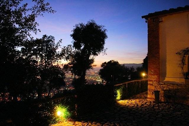 Villa con giardino e vista panoramica mozzafiato in vendita a Monsummano Terme