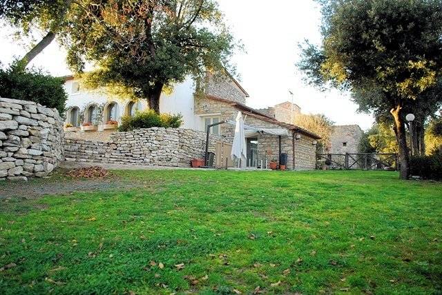 Villa con giardino e vista panoramica mozzafiato in vendita a Monsummano Terme