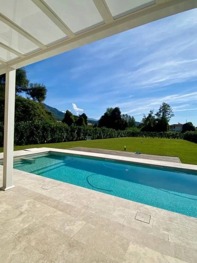 Villa di recente realizzazione con piscina in vendita a Pietrasanta