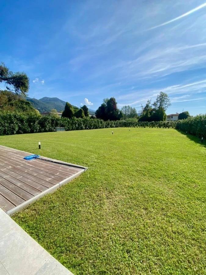 Villa di recente realizzazione con piscina in vendita a Pietrasanta