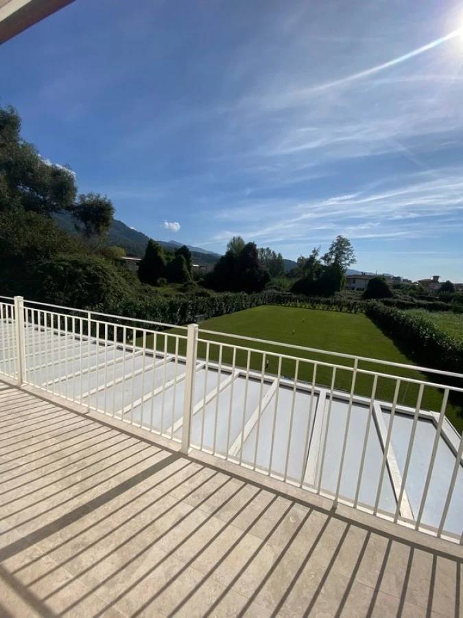 Villa di recente realizzazione con piscina in vendita a Pietrasanta
