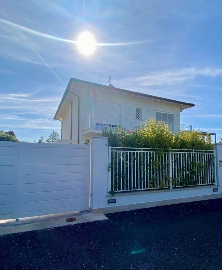 Villa di recente realizzazione con piscina in vendita a Pietrasanta