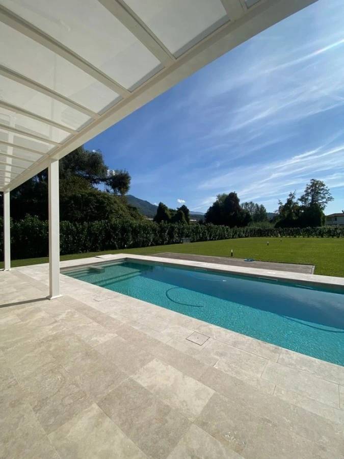 Villa di recente realizzazione con piscina in vendita a Pietrasanta