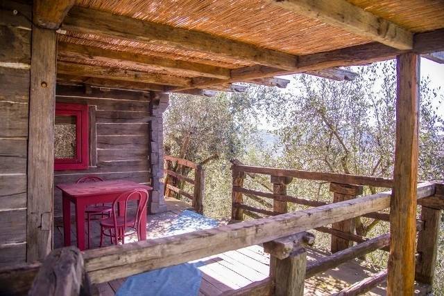 Rustico in stile Toscano con giardino e piscina in ottima posizione in vendita a Camaiore