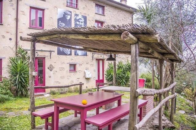 Rustico in stile Toscano con giardino e piscina in ottima posizione in vendita a Camaiore