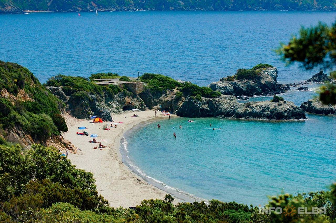 Villa singola in posizione panoramica con vista fino al mare in vendita a Marciana Marina
