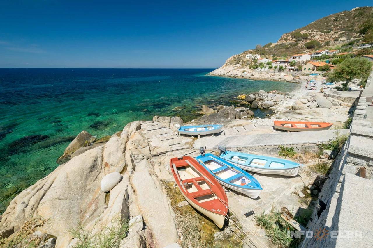 Villa singola in posizione panoramica con vista fino al mare in vendita a Marciana Marina