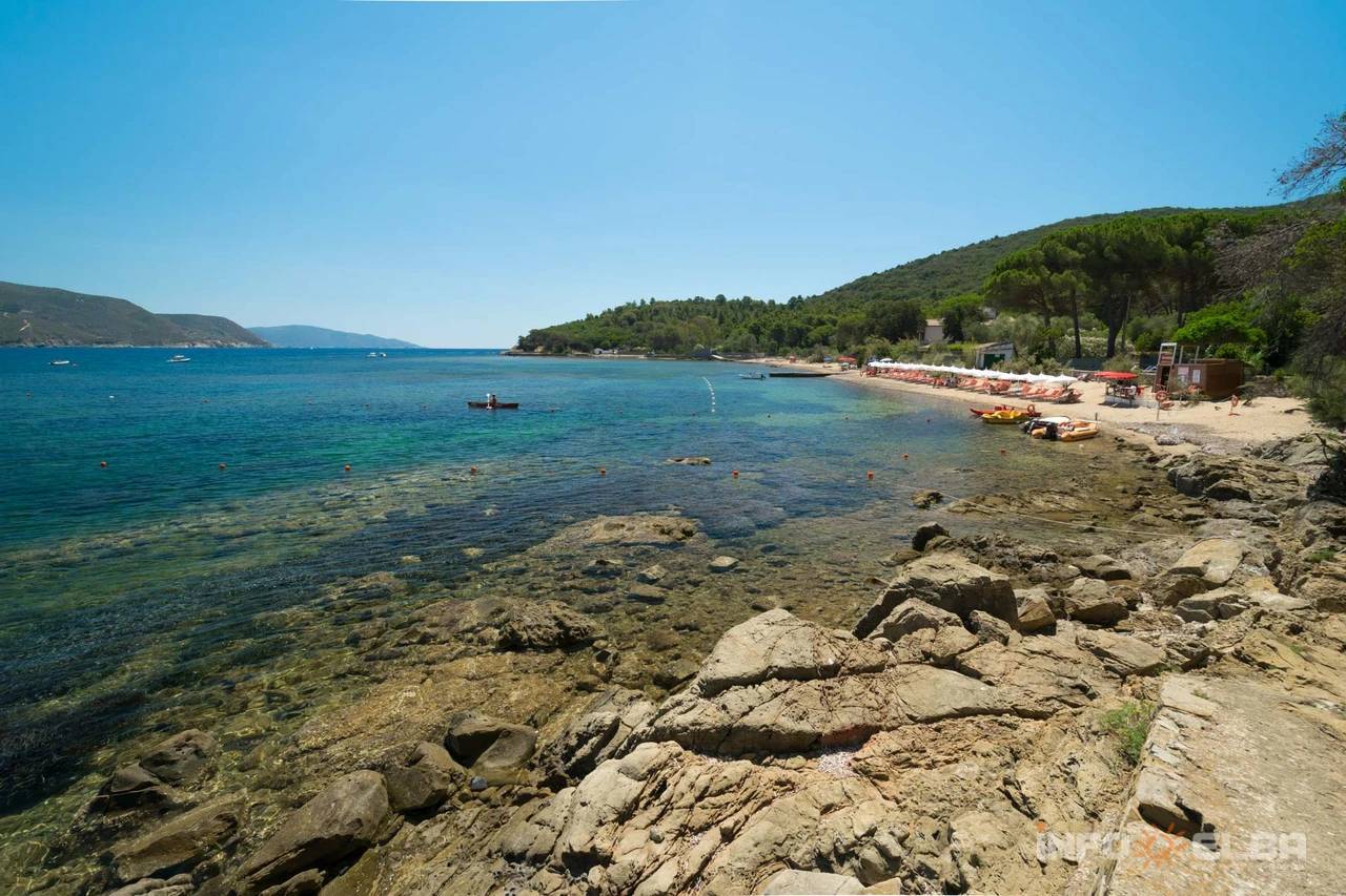 Villa singola in posizione panoramica con vista fino al mare in vendita a Marciana Marina