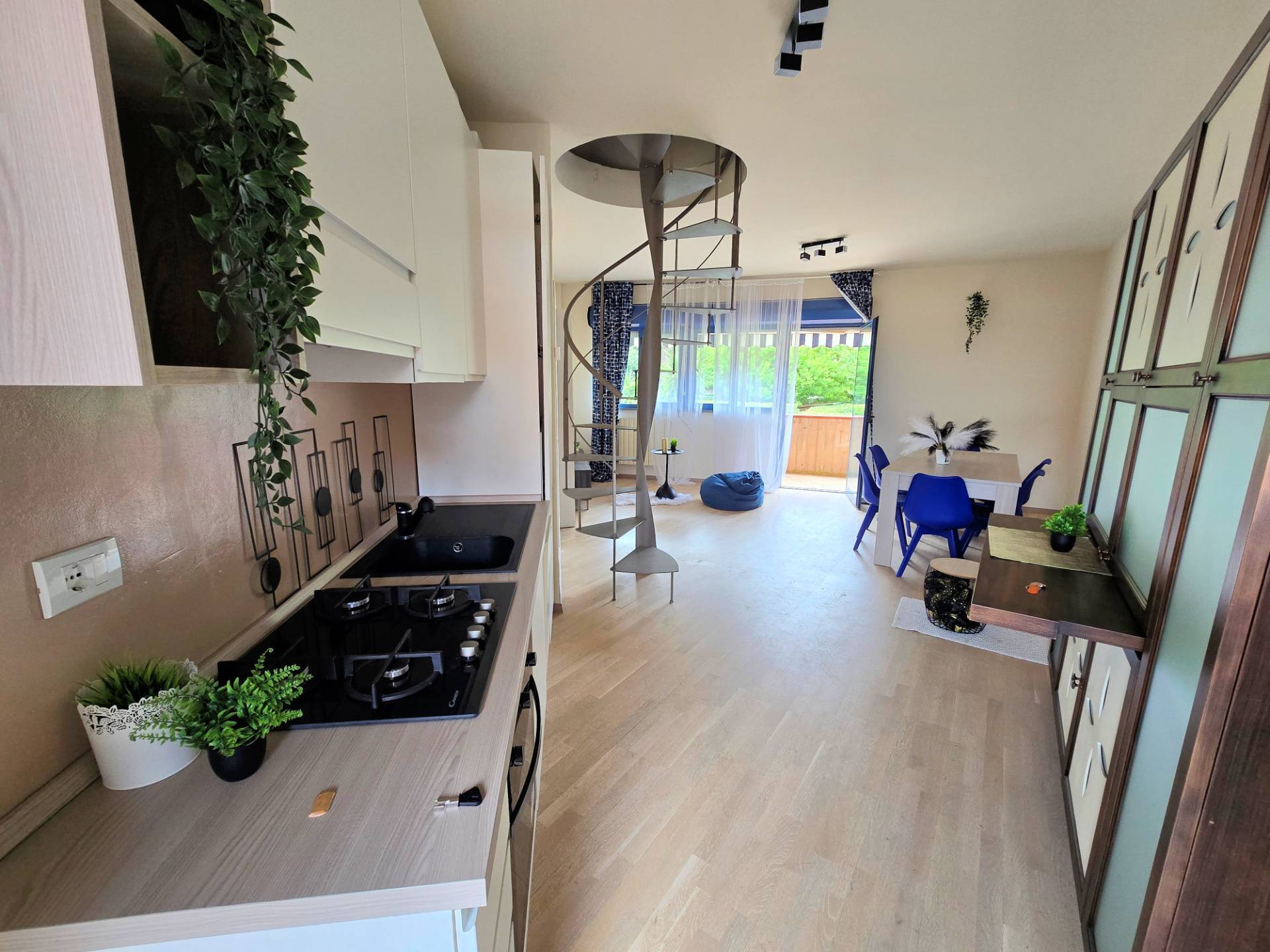 Appartamento al piano primo con ascensore in complesso residenziale con piscina in vendita a Rosigna