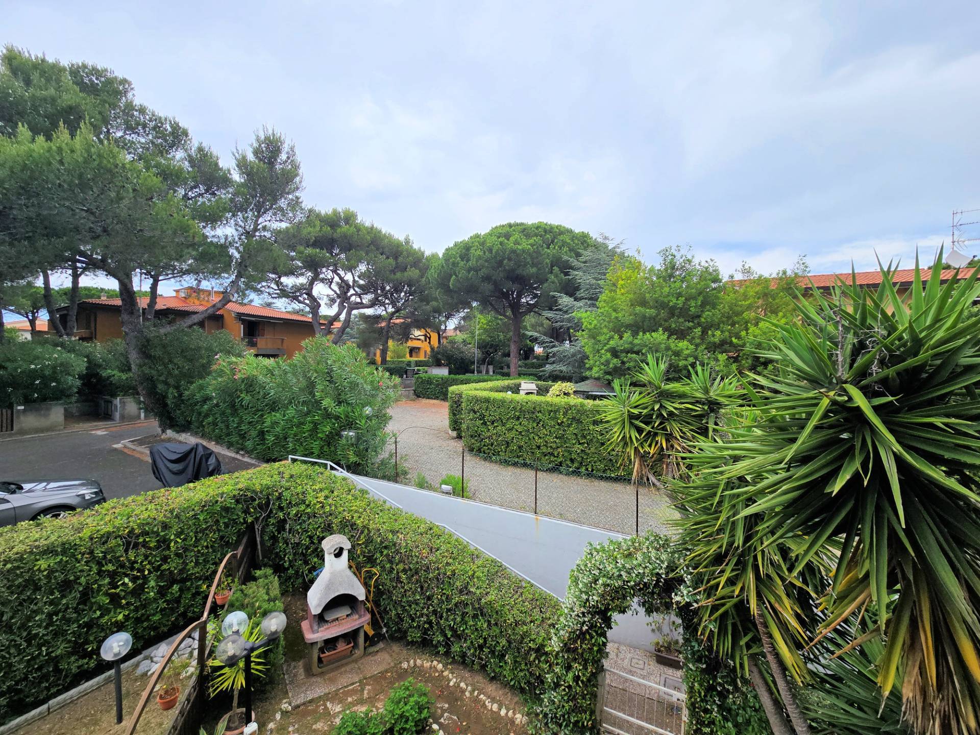 Appartamento al piano primo con ascensore in complesso residenziale con piscina in vendita a Rosigna