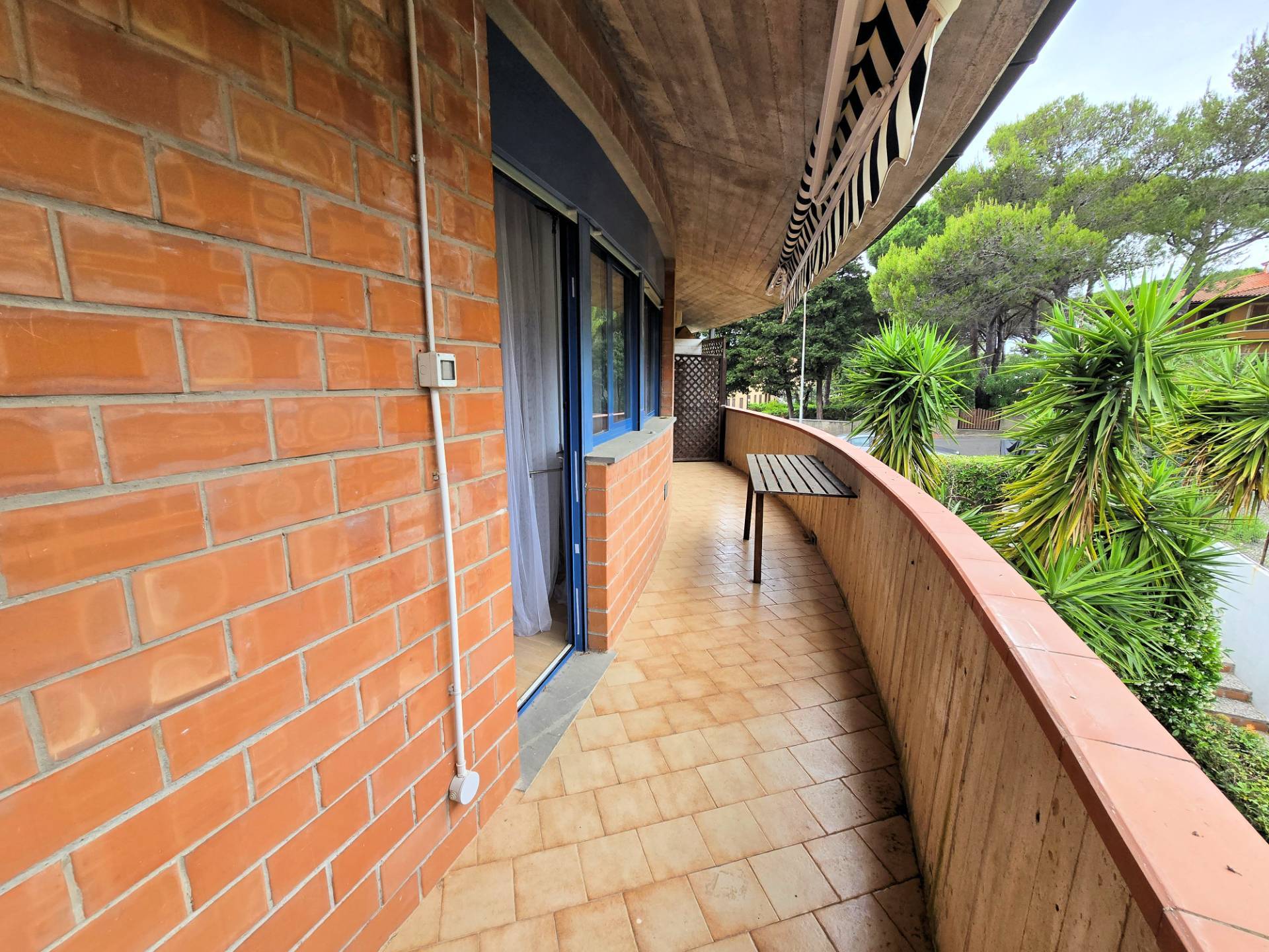 Appartamento al piano primo con ascensore in complesso residenziale con piscina in vendita a Rosigna