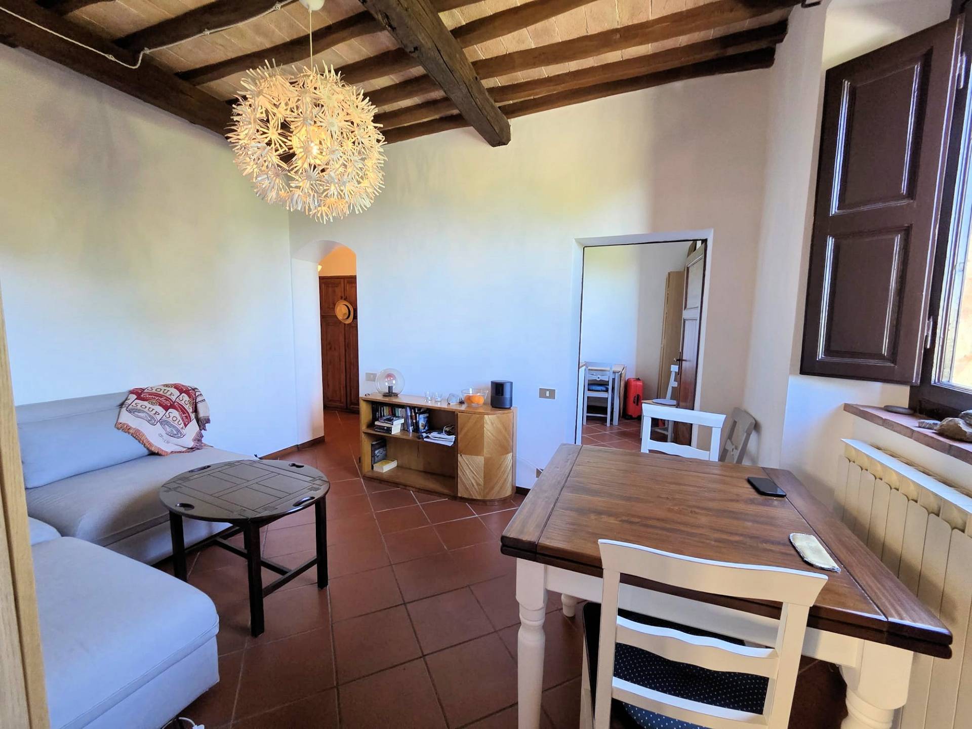 Appartamento al piano primo con giardino in vendita a Lajatico, Orciatico