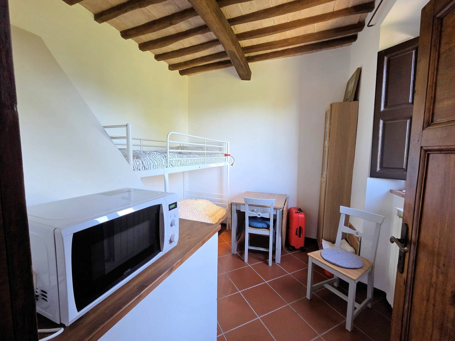 Appartamento al piano primo con giardino in vendita a Lajatico, Orciatico