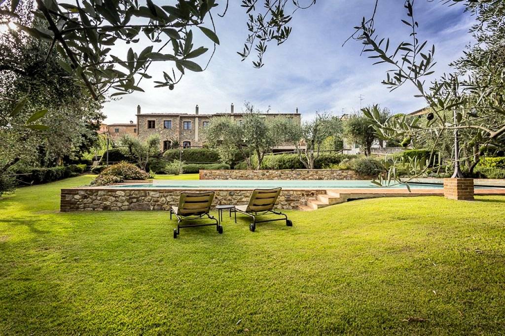 Appartamento al piano secondo di complesso residenziale con piscina in vendita a Lajatico