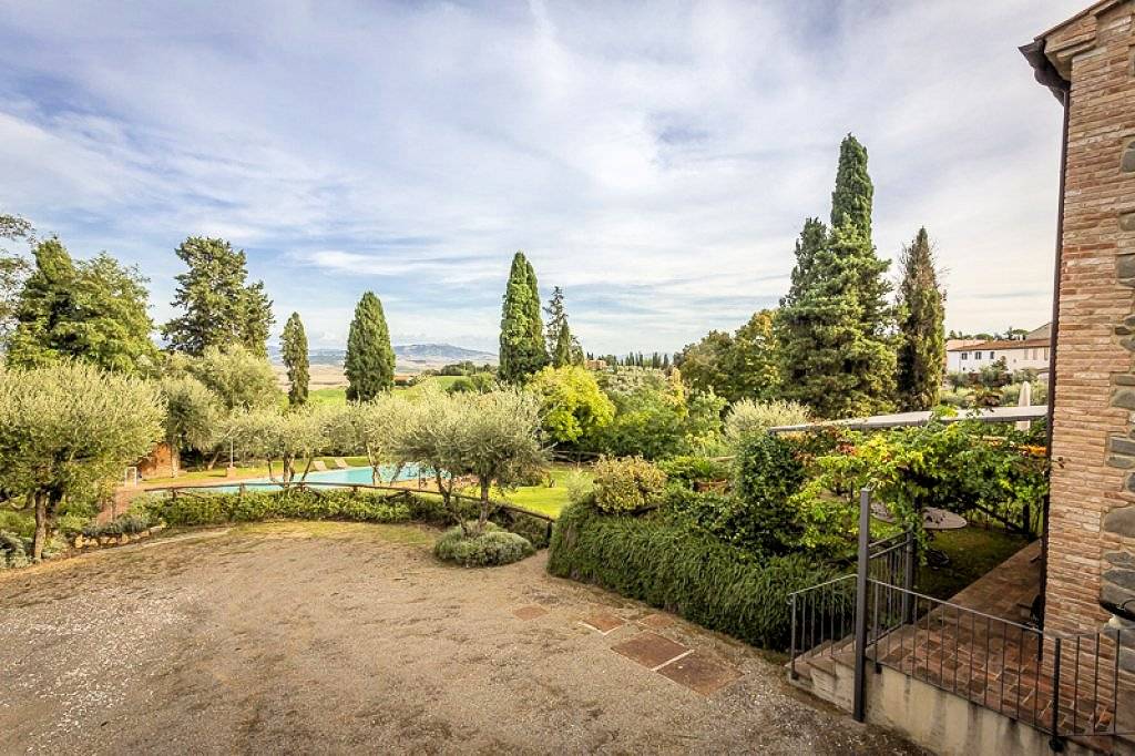 Appartamento al piano secondo di complesso residenziale con piscina in vendita a Lajatico