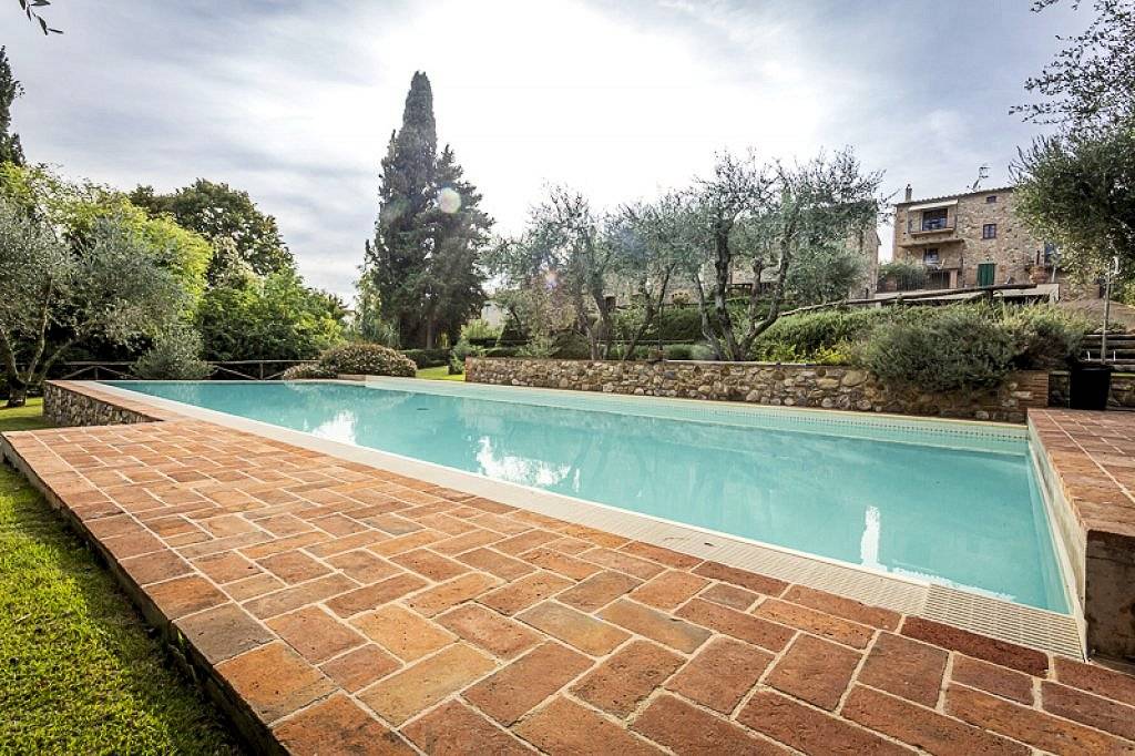 Appartamento al piano secondo di complesso residenziale con piscina in vendita a Lajatico
