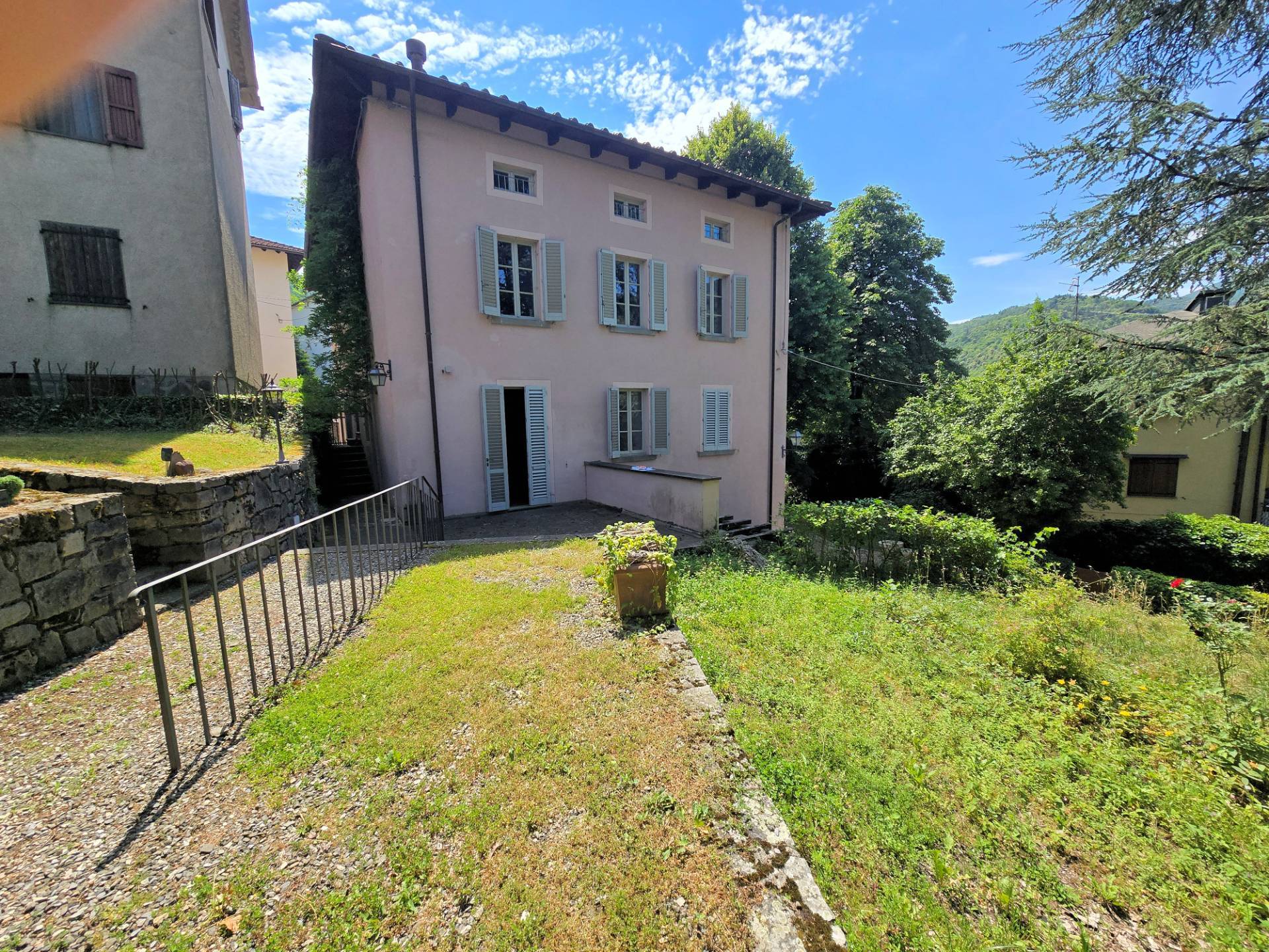 Appartamento con ingresso indipendente e giardino in vendita a Abetone Cutigliano