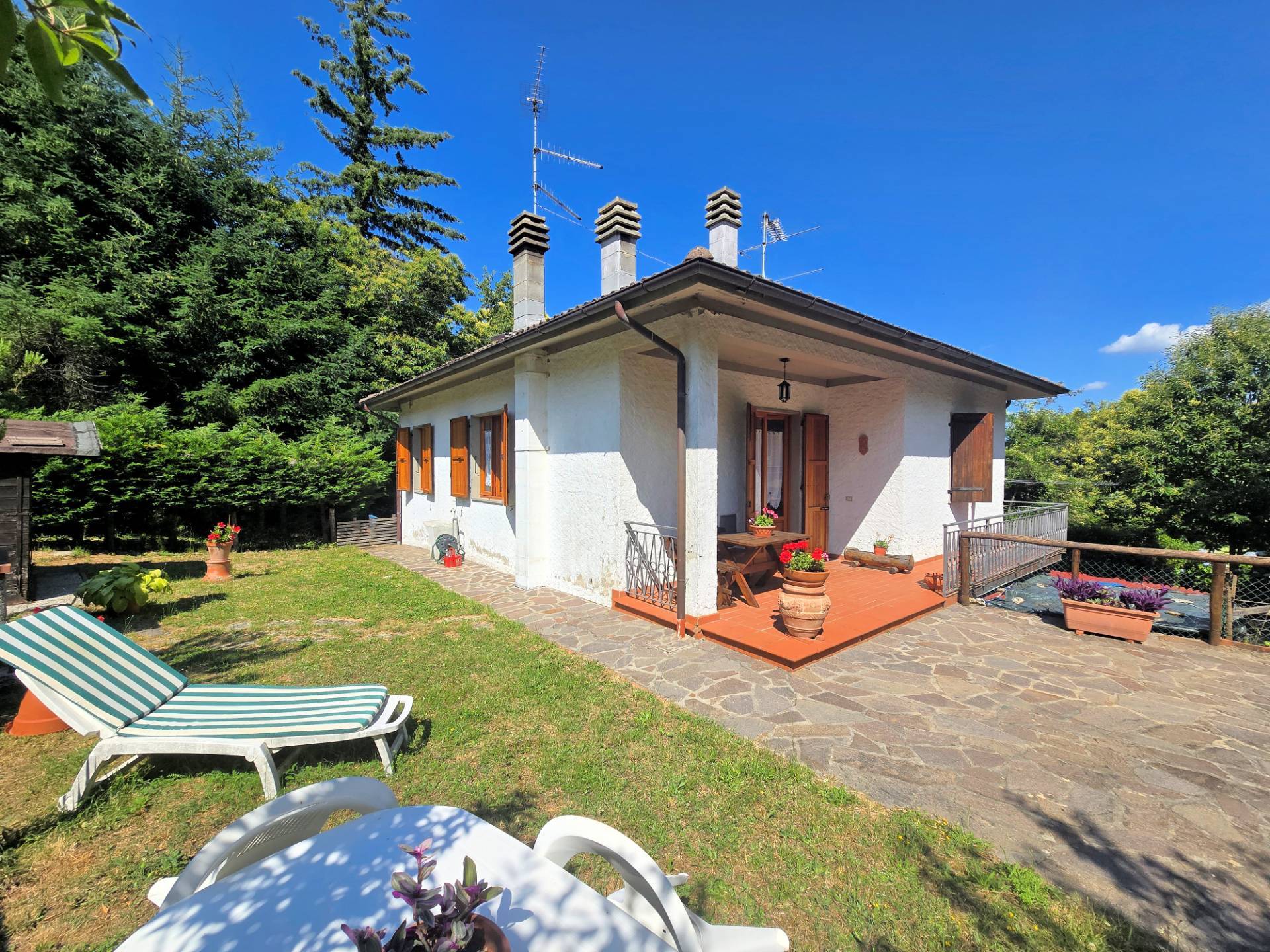 Appartamento al piano primo in bifamiliare con giardino in vendita a Marliana