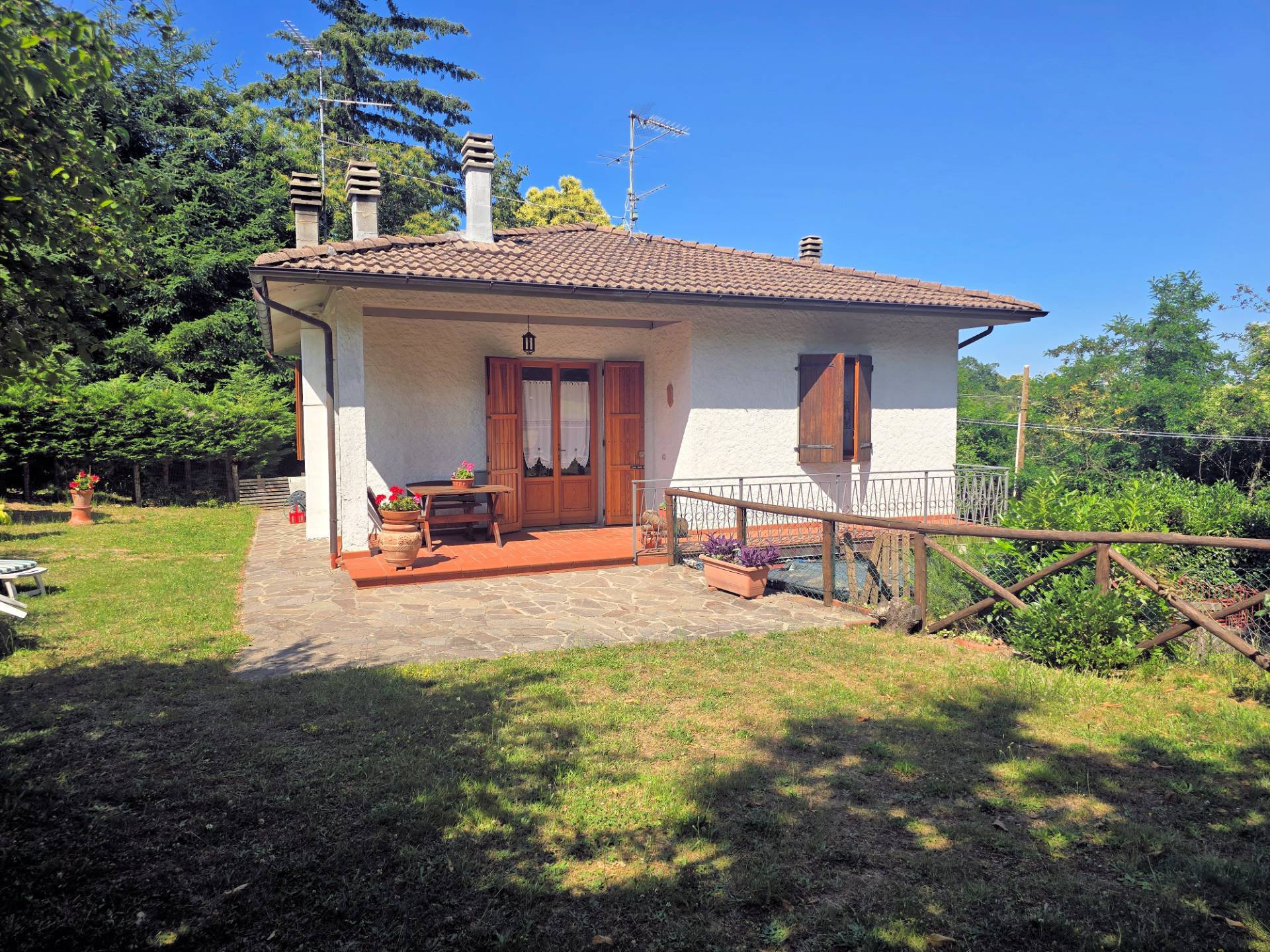 Appartamento al piano primo in bifamiliare con giardino in vendita a Marliana