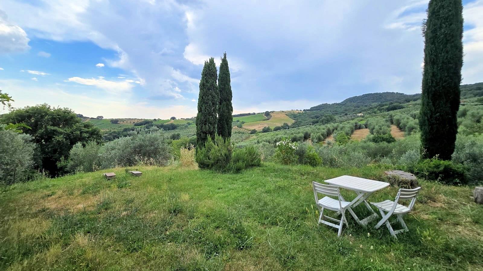 Casa indipendente ristrutturata con terreno e vista panoramica in vendita a Roccastrada
