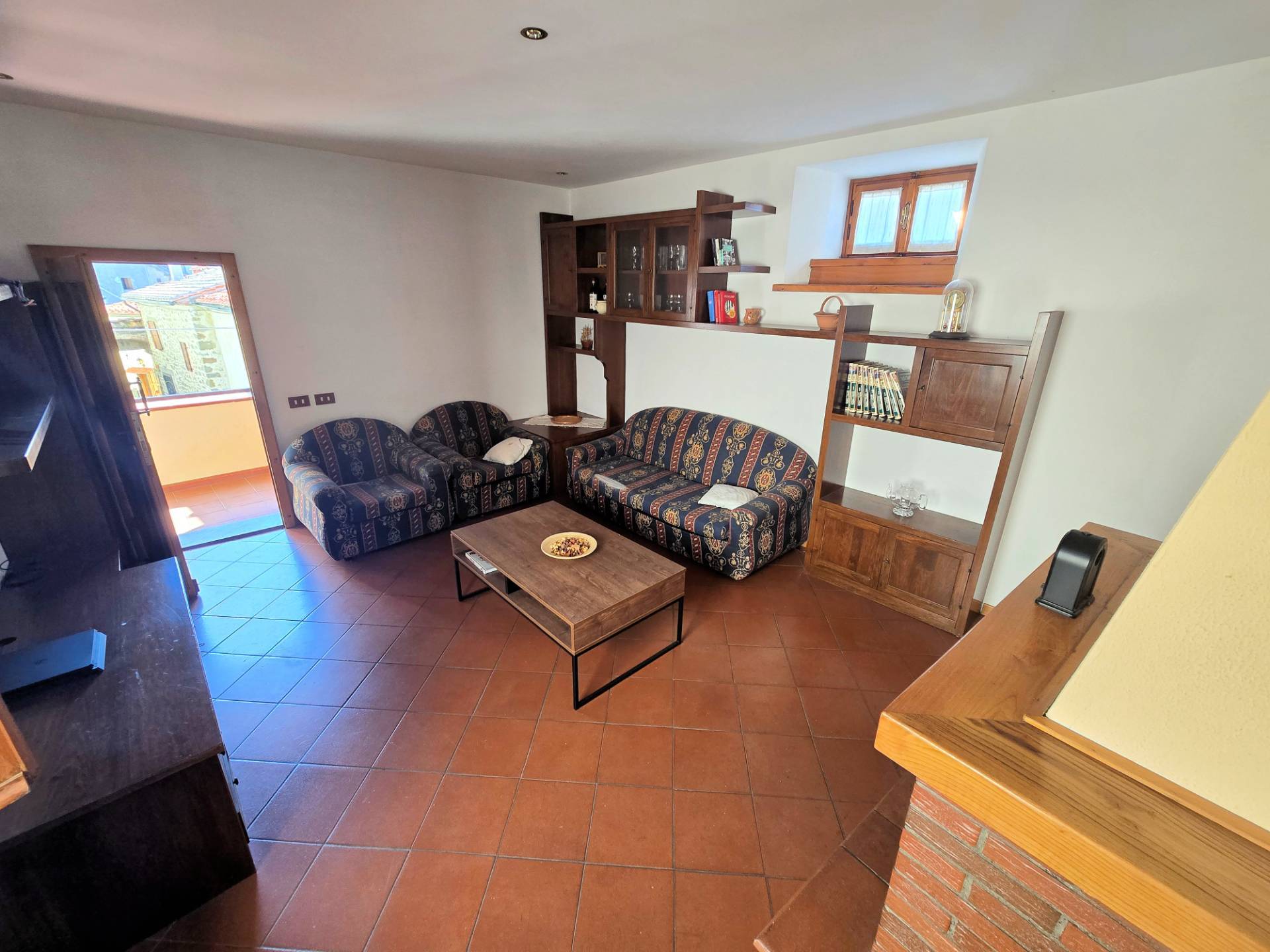 Terratetto completamente ristrutturato con terrazza panoramica in centro storico in vendita a Pescia
