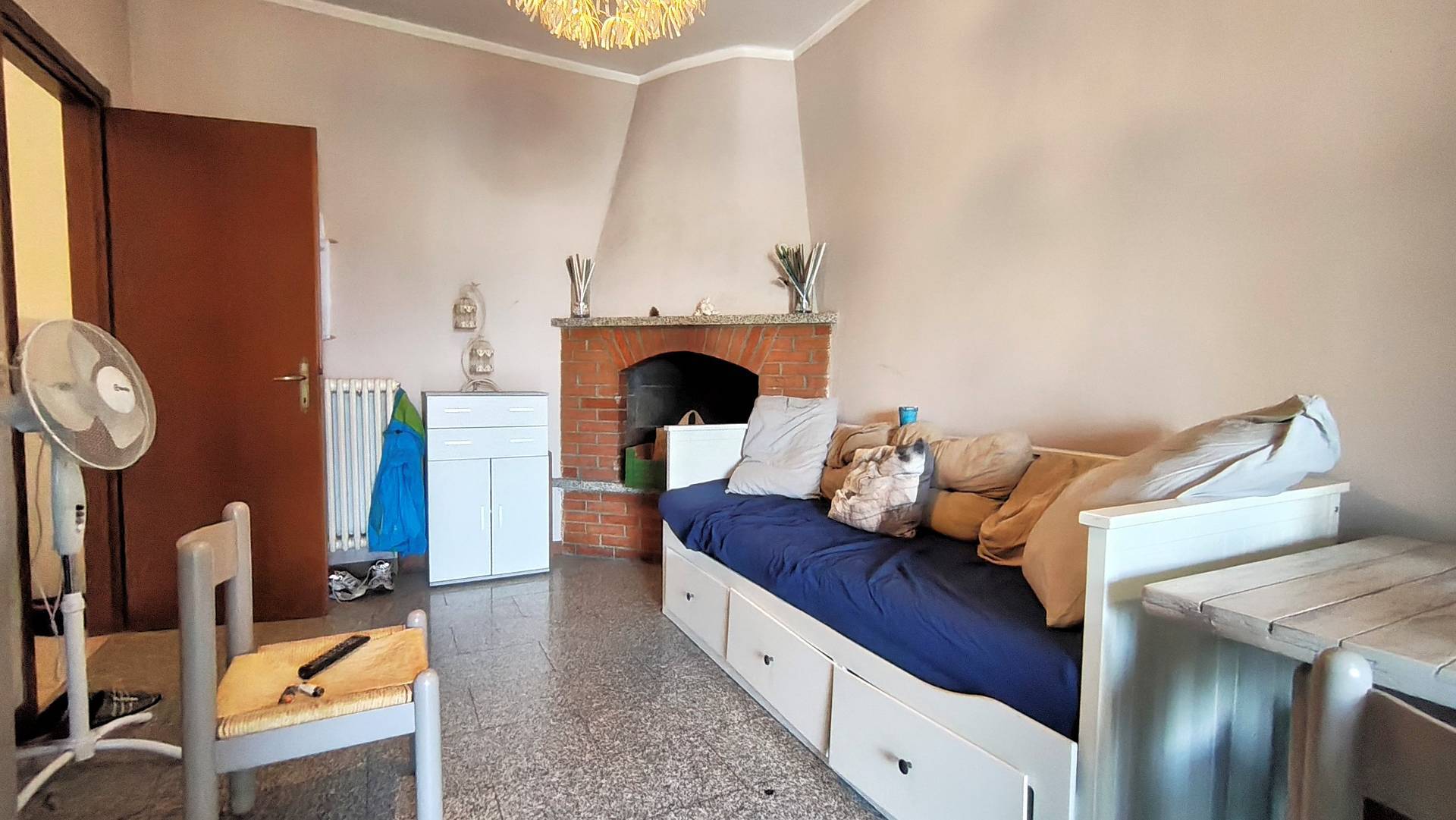Complesso immobiliare composto da due appartamenti e un fondo commerciale tutti affittati in vendita