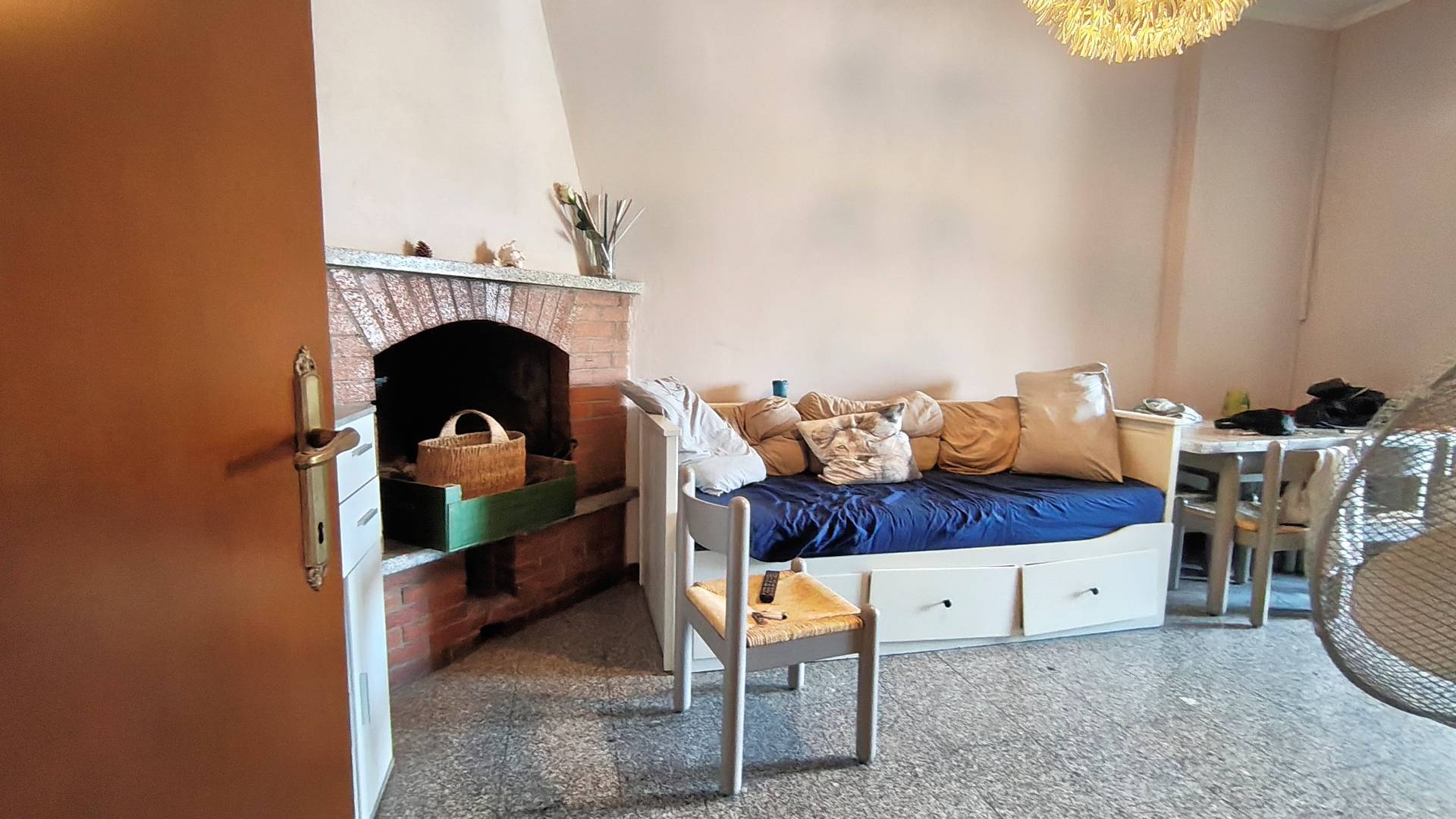Complesso immobiliare composto da due appartamenti e un fondo commerciale tutti affittati in vendita