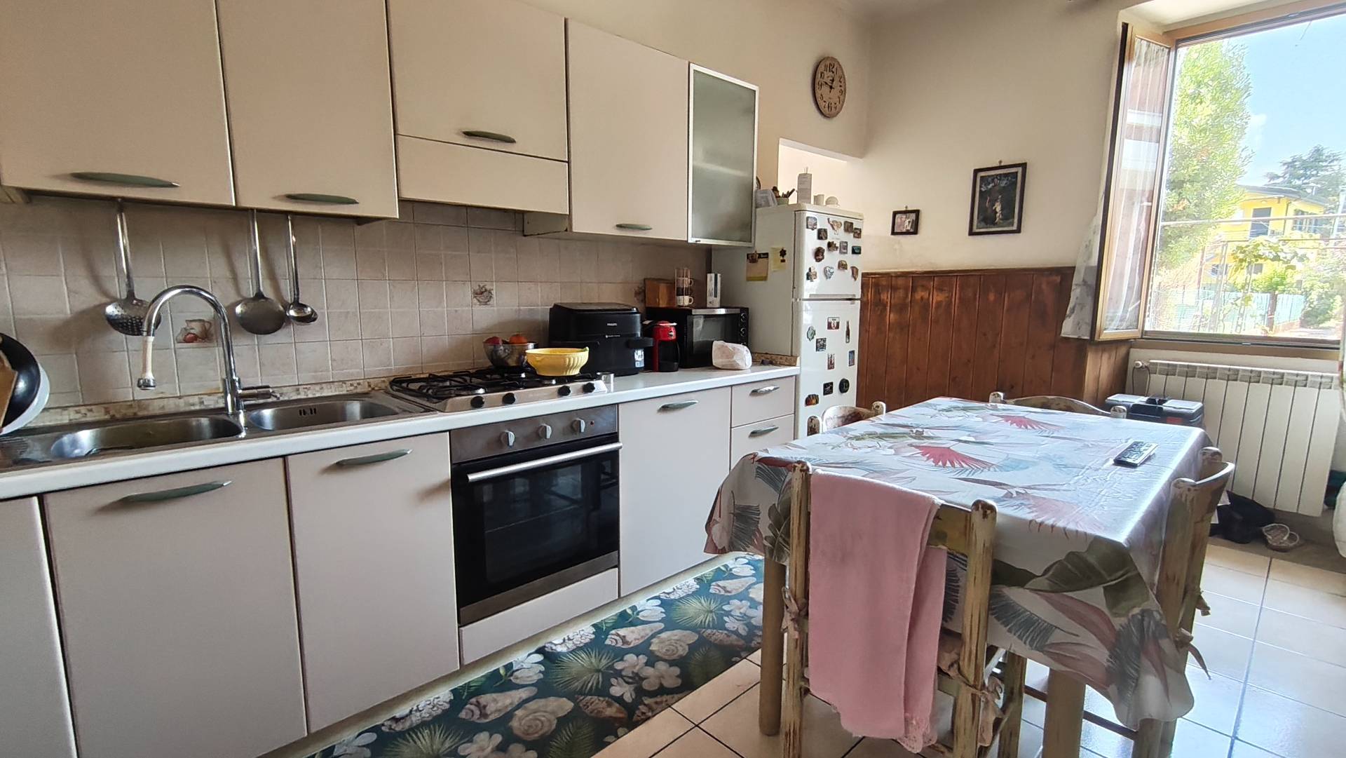 Complesso immobiliare composto da due appartamenti e un fondo commerciale tutti affittati in vendita