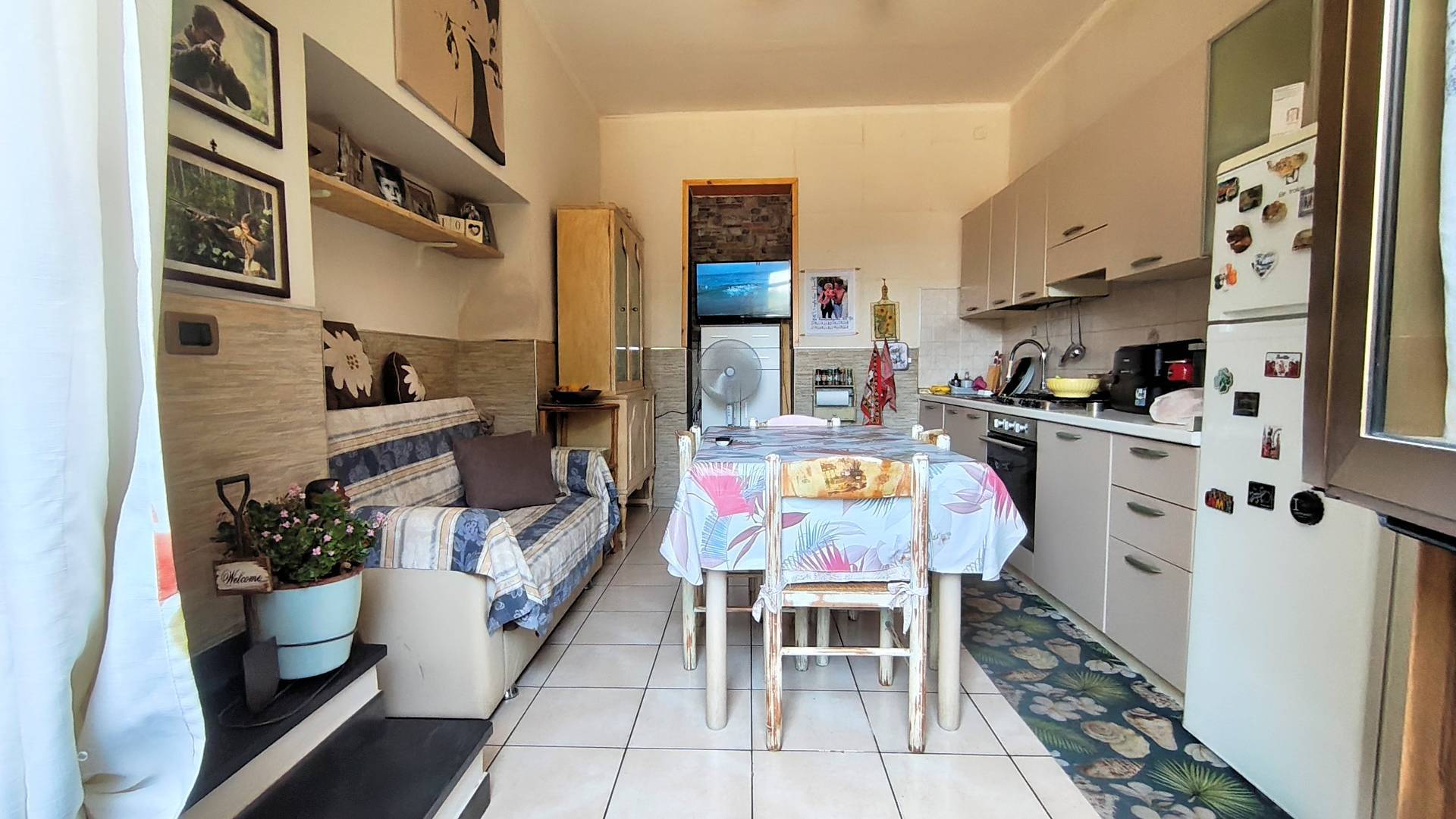 Complesso immobiliare composto da due appartamenti e un fondo commerciale tutti affittati in vendita