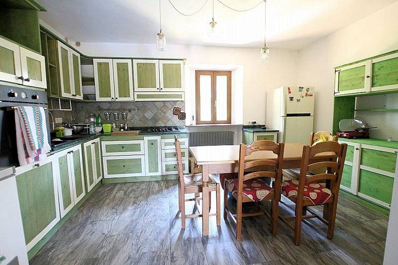 Porzione di casale ristrutturata con giardino in vendita a Volterra