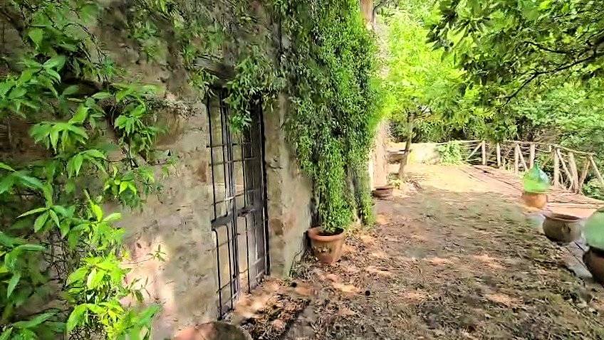 Rustico con ampio terreno e vista panoramica in vendita a Roccastrada, Roccatederighi