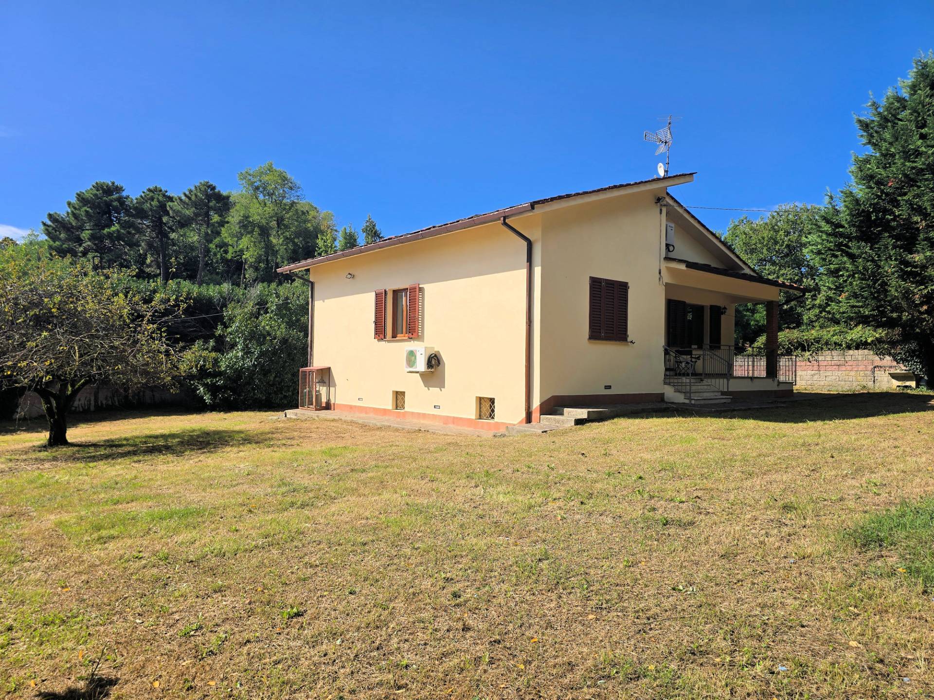 Villetta libera su quattro lati con giardino in vendita a Marliana