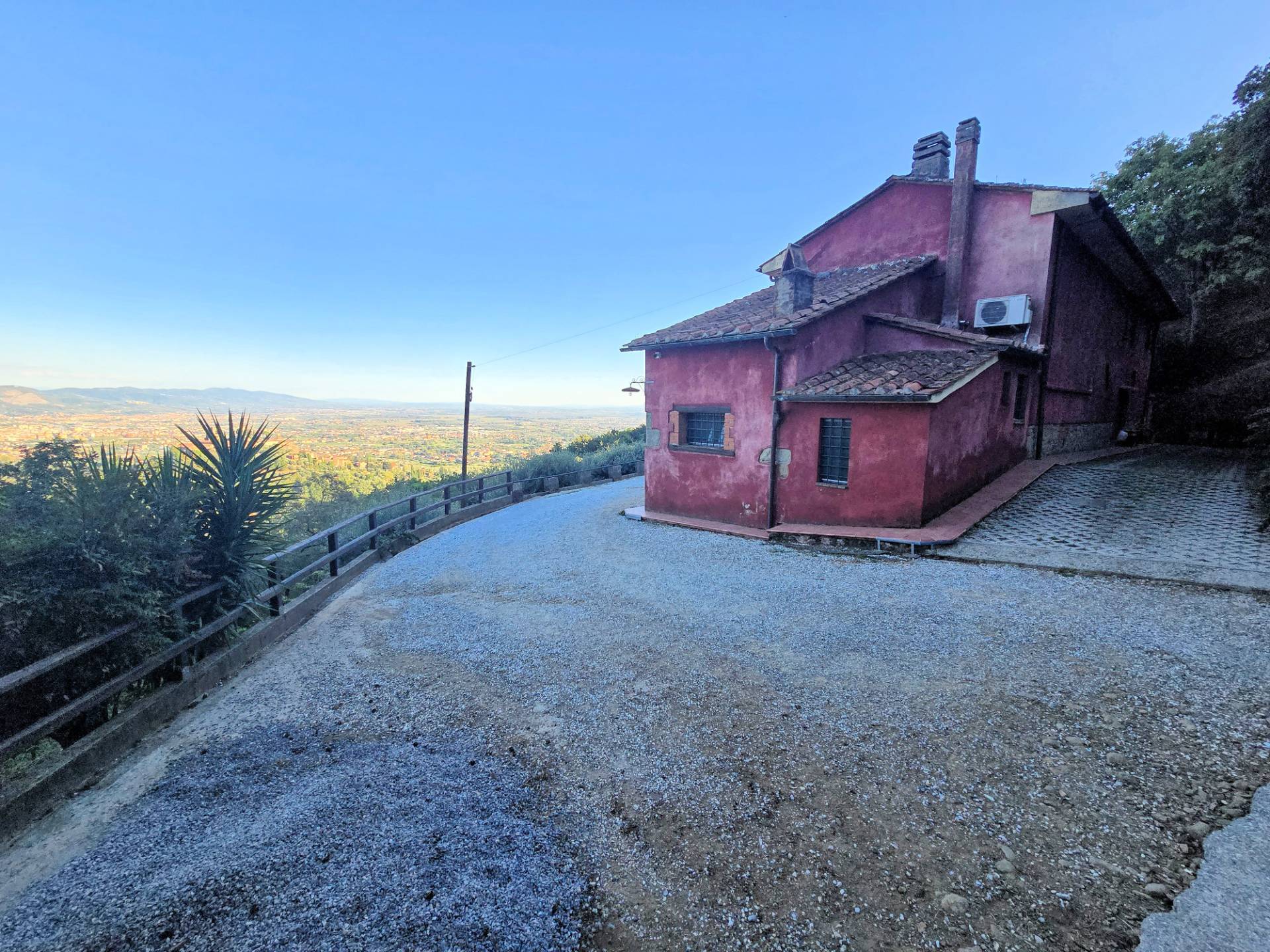 Rustico in stile Toscano con terreno e vista panoramica in vendita a Buggiano