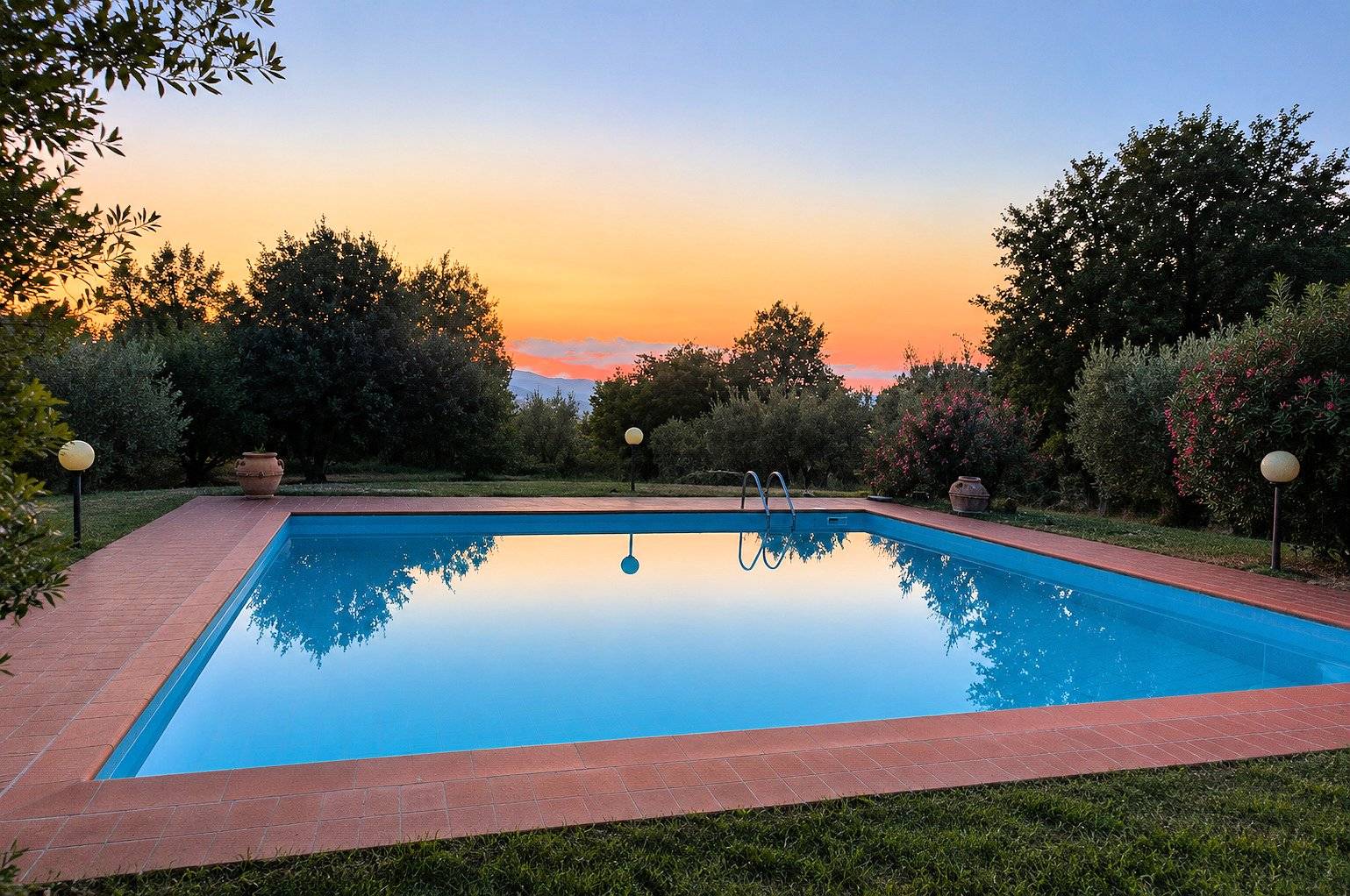 Casale con vista panoramica giardino e piscina in vendita a Reggello, San Donato in Fronzano