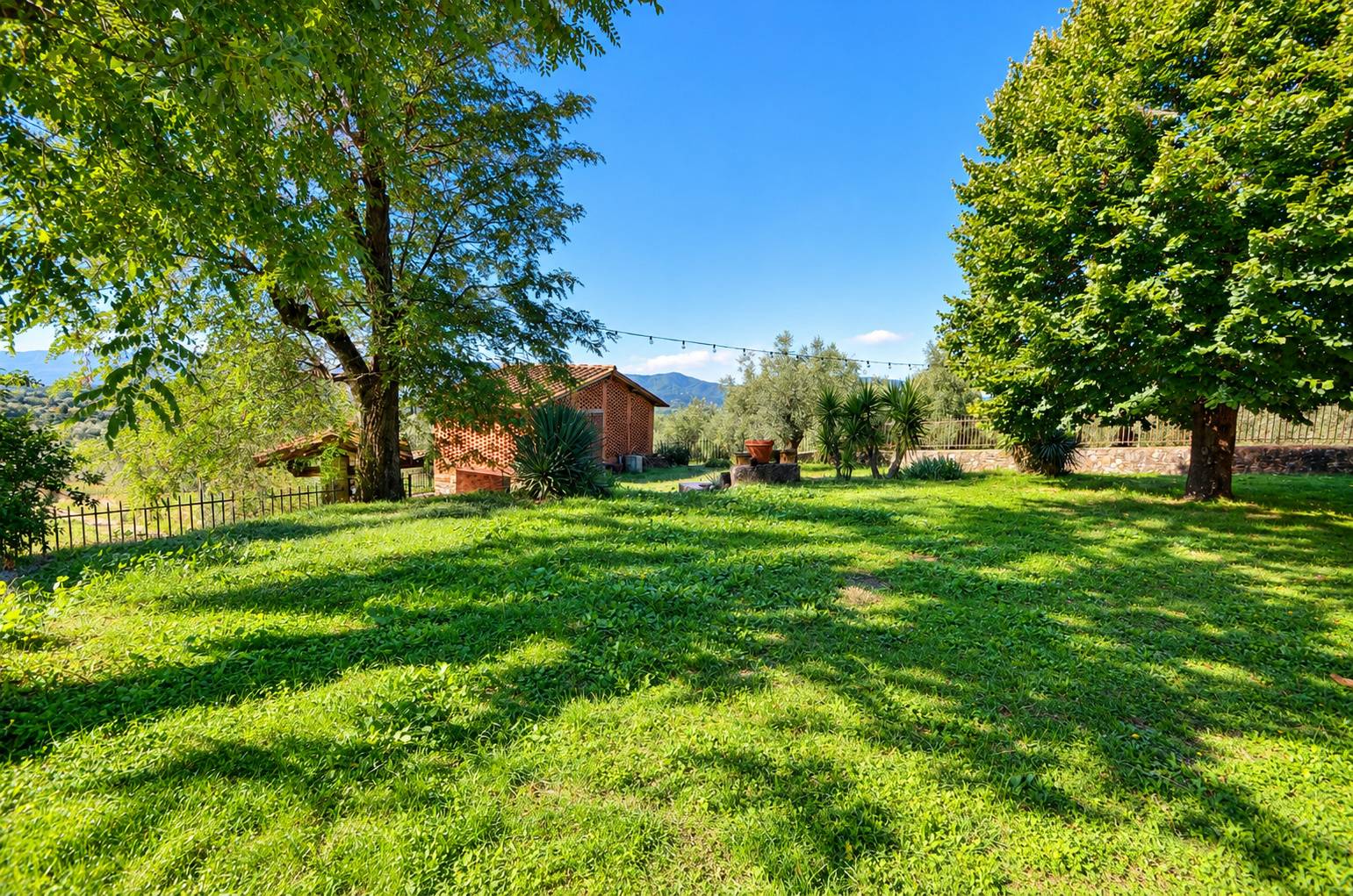 Casale con vista panoramica giardino e piscina in vendita a Reggello, San Donato in Fronzano
