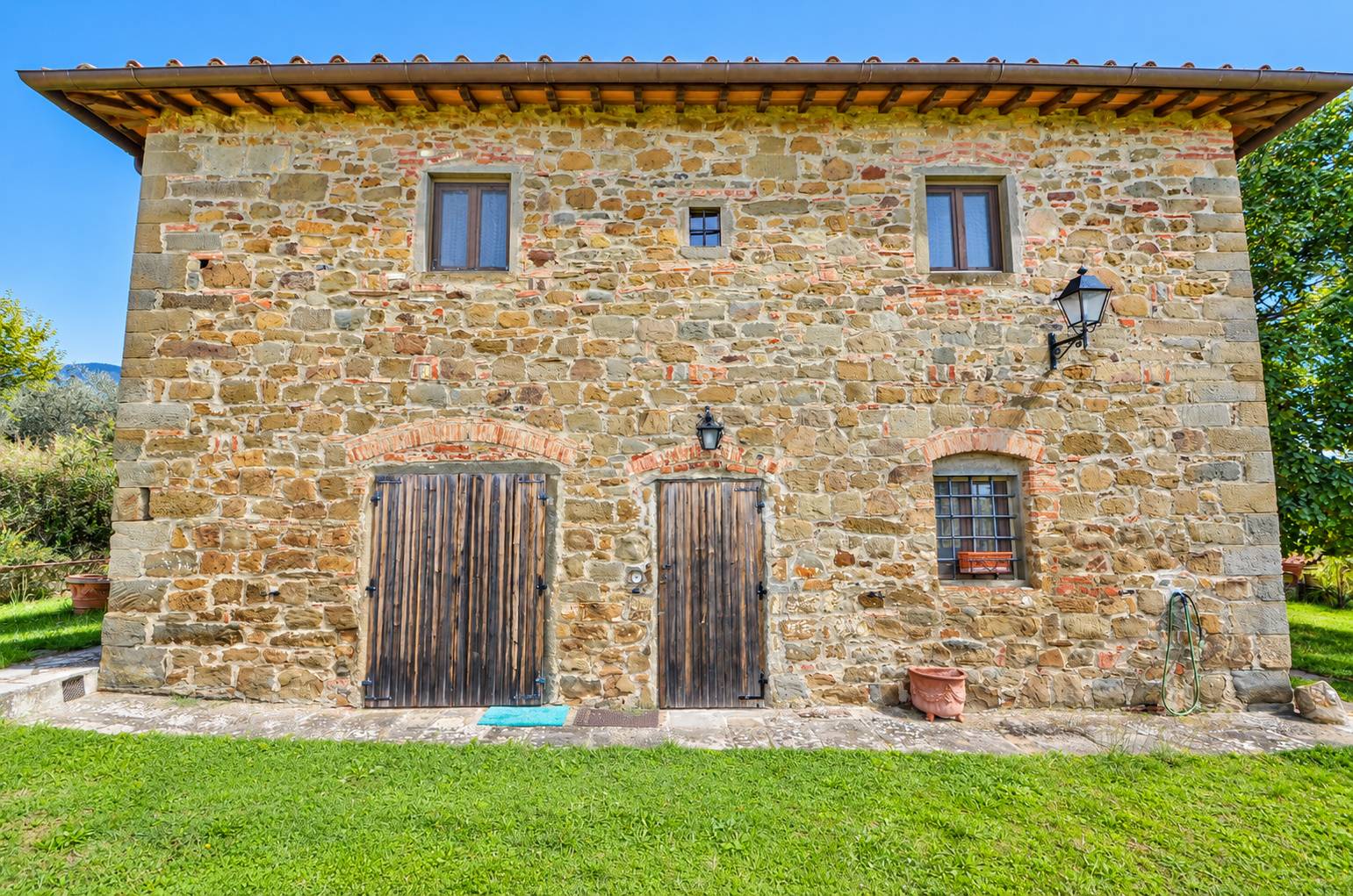 Casale con vista panoramica giardino e piscina in vendita a Reggello, San Donato in Fronzano
