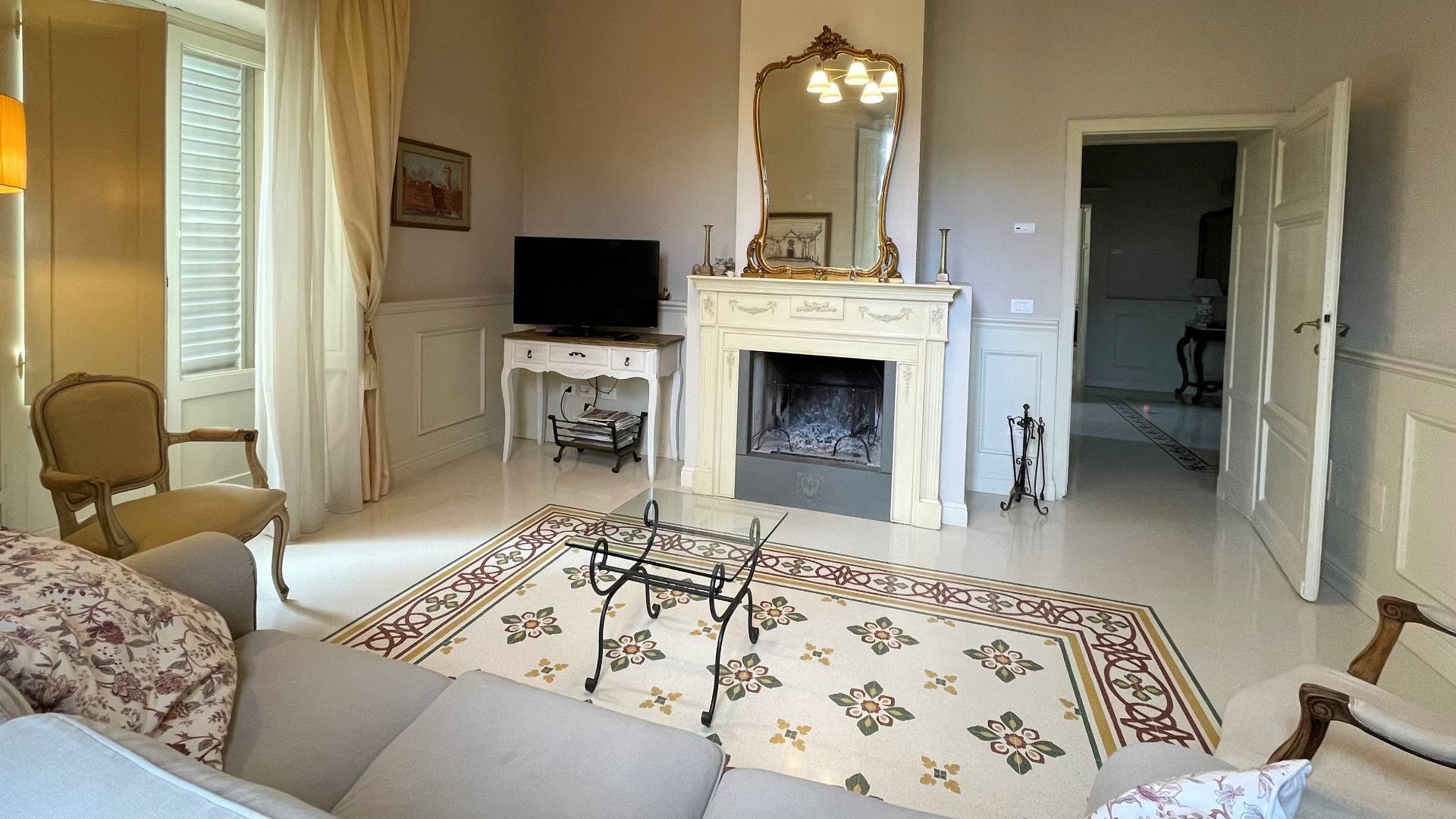 Villa unifamiliare con dependance ampio giardino piscina e vista panoramica in vendita a Larciano