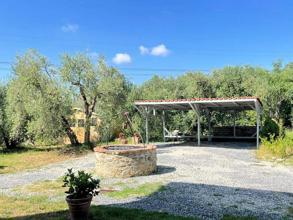 Villa unifamiliare con dependance ampio giardino piscina e vista panoramica in vendita a Larciano