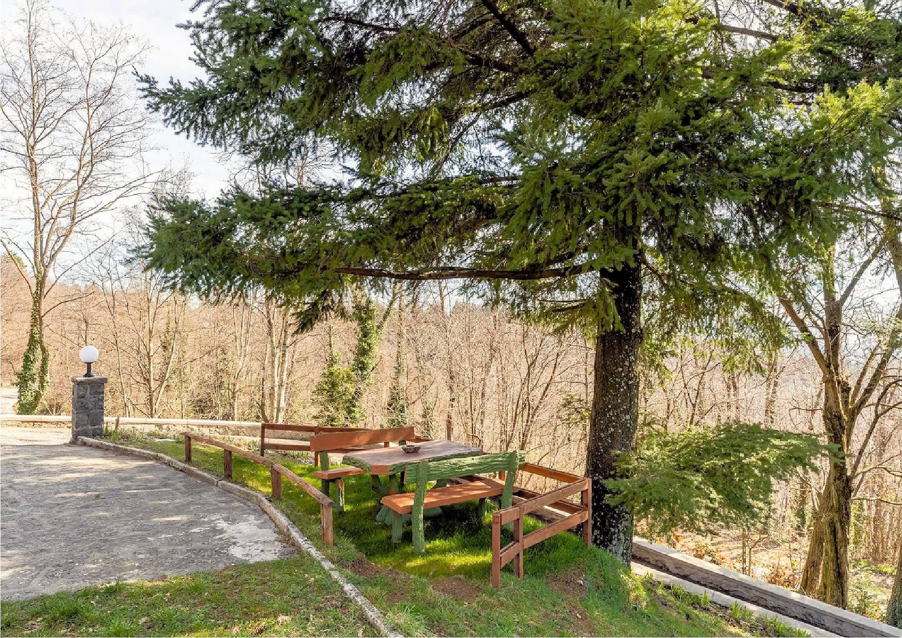 Villetta libera su quattro lati recentemente ristrutturata con giardino in vendita a Pescia